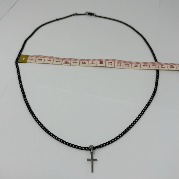 Men's necklace with a black metal chain and a silver cross. - Picture 8 of 8